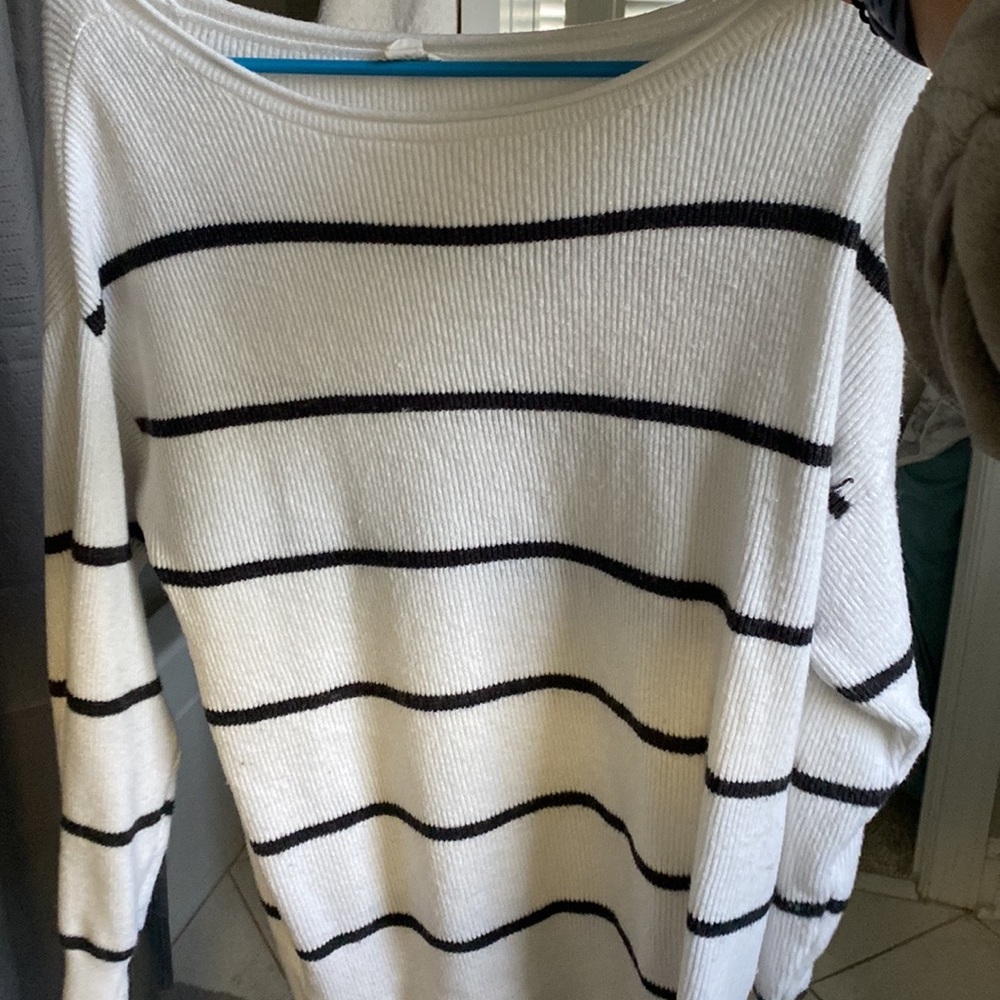 Sweater from garage oversized fit. Perfect condition! Super super soft
